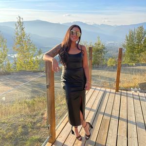 Meet your Posher, Laura